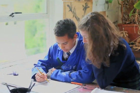 Студенты Monkton Combe School на занятиях