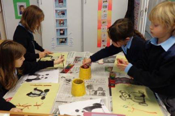 Студенты Monkton Combe School на занятиях