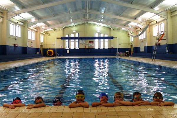 Бассейн в Monkton Combe School