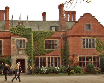 Здание Queen Ethelburga's College