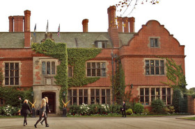 Здание Queen Ethelburga's College