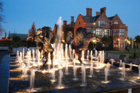 Здание Queen Ethelburga's College