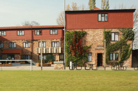 Здание Queen Ethelburga's College