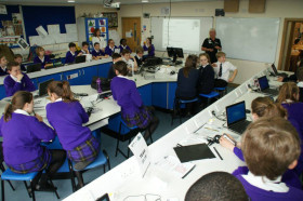 Студенты Queen Ethelburga's College на занятиях