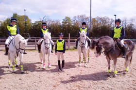 Студенты Queen Ethelburga's College занимаются конным спортом