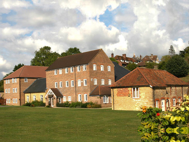 Здание Sherborne International College