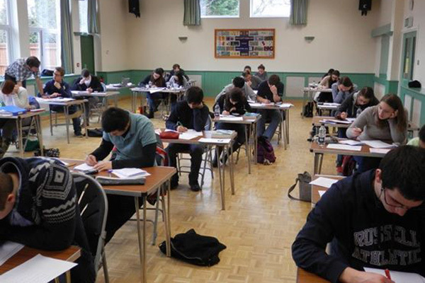 Студенты St. Clare’s на занятиях