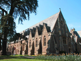 Здание St. Michael's College