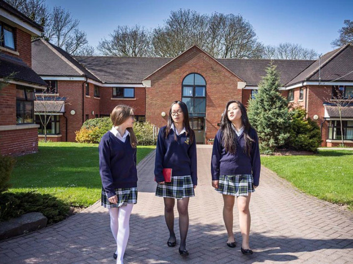 Прогулка по территории St. Michael's College