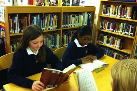 Студенты TASIS The American school in England в библиотеке