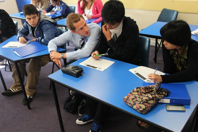 Студенты Taunton School International на занятиях