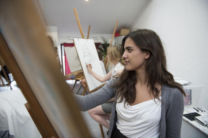 На занятиях рисунком