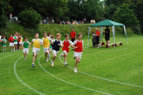 Студенты Wycliffe College занимаются бегом