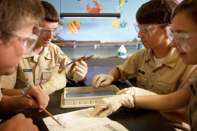 Студенты Admiral Farragut Academy на занятиях