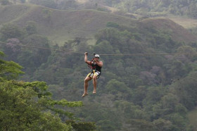 Студенты Admiral Farragut Academy занимаются альпинизмом