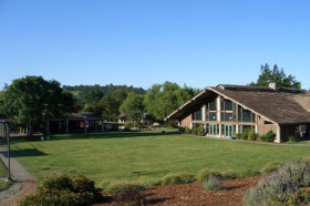 Здание Athenian School