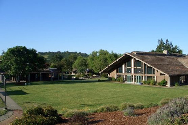 Здание Athenian School