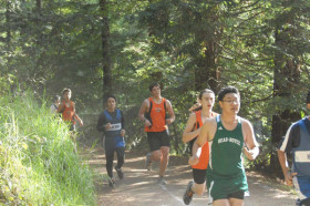 Студенты Athenian School занимаются бегом