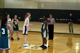 Студенты Berkshire School играют в баскетбол