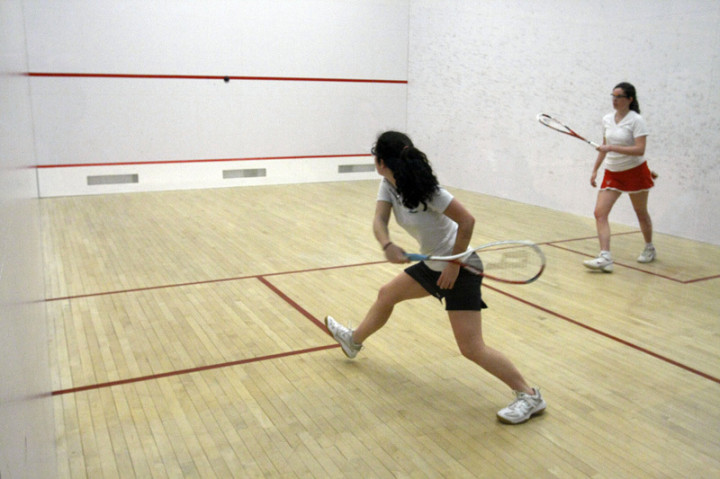 Студенты Canterbury School играют в теннис