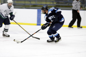 Студенты Canterbury School играют в хоккей