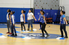 Студенты Chapel Hill-Chauncy Hall School на занятиях танцами