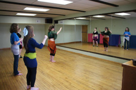 Студенты Chapel Hill-Chauncy Hall School на занятиях танцами