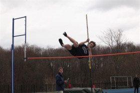 Студенты Cheshire Academy занимаются прыжками