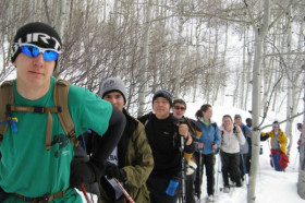 Студенты Colorado Springs School катаются на лыжах