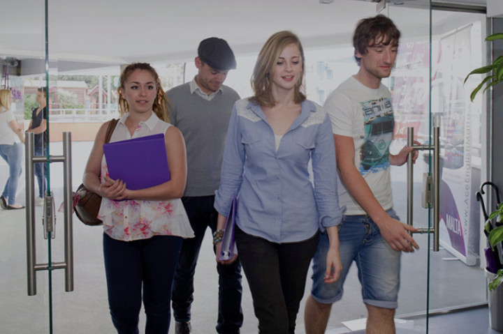 Студенты Ace English