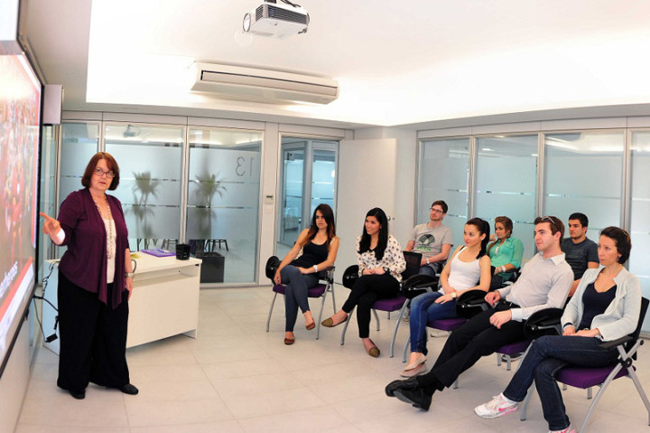 Студенты Ace English на занятиях