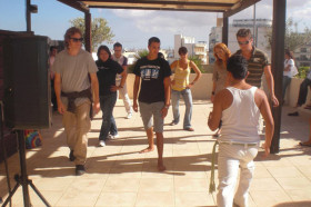 Студенты EC Malta занимаются танцами