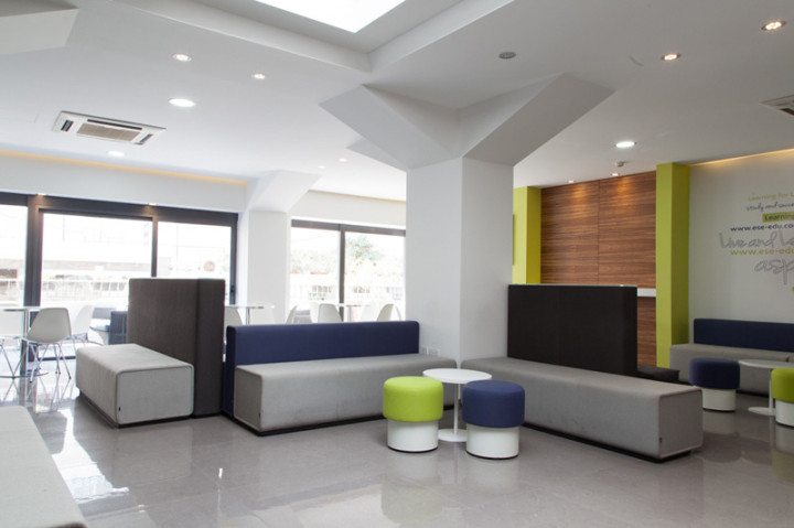 Холл в ESE