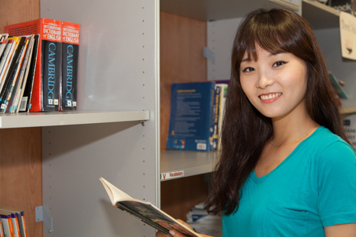 Студенты ESE в библиотеке