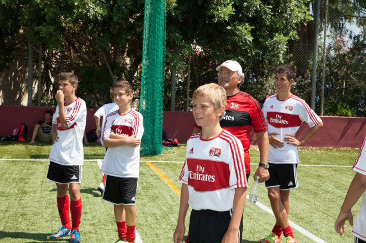 Студенты ESE Milan Junior Camp на разминке