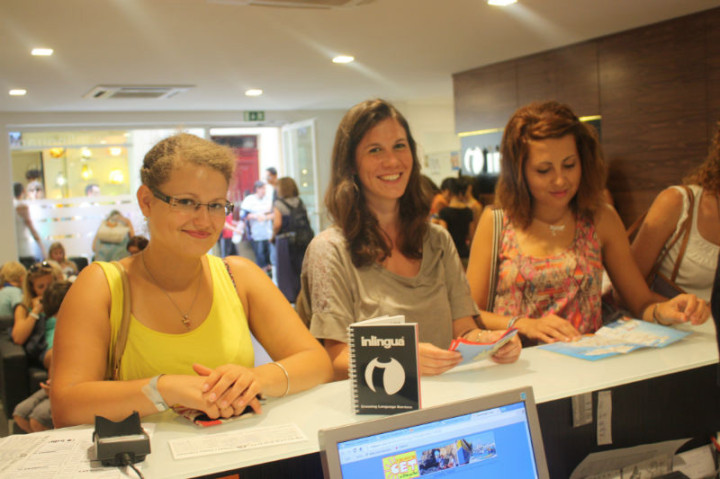 Студенты Inlingua Malta на ресепшен