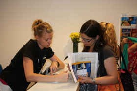 Студенты Inlingua Malta на ресепшен