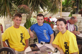 Студенты Inlingua Malta в школьном кафе