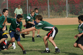 Студенты Fairmont Academy играют в регби