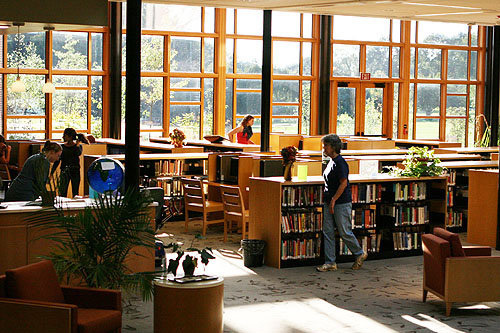 Библиотека в George School
