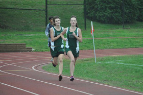 Студенты George School занимаются бегом