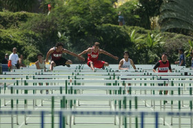 Студенты Hawaii Preparatory Academy занимаются бегом