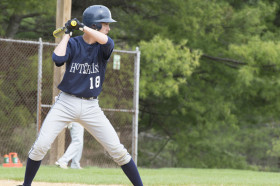 Студенты Hotchkiss School играют в бейсбол