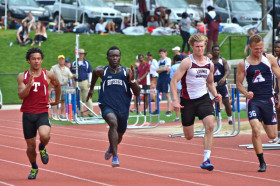 Студенты Hotchkiss School занимаются бегом