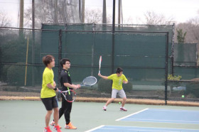 Студенты Darlington School играют в теннис