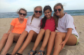 Студенты Darlington School на пляже