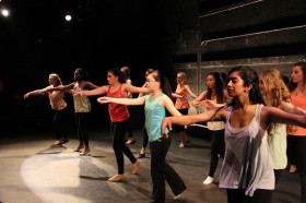 Студенты Hun School of Princeton занимаются танцами