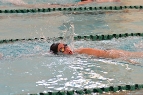 Студенты Hun School of Princeton занимаются плаванием