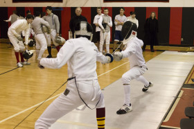 Студенты Hun School of Princeton занимаются фехтованием