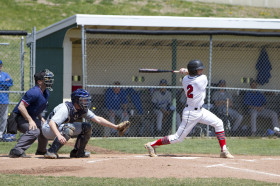 Студенты Hun School of Princeton играют в бейсбол